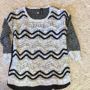 BKE Boutique Med Sparkly Sweater